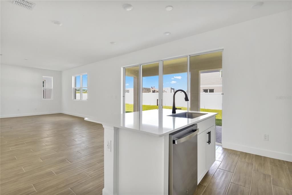 En Venta: $441,999 (5 camas, 3 baños, 3030 Pies cuadrados)