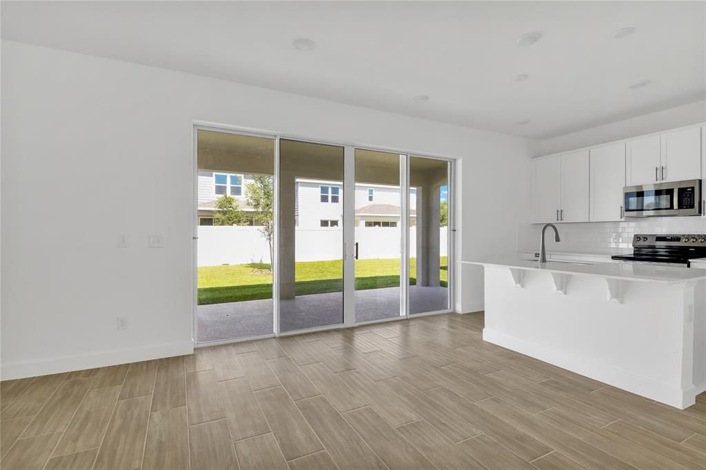 En Venta: $441,999 (5 camas, 3 baños, 3030 Pies cuadrados)