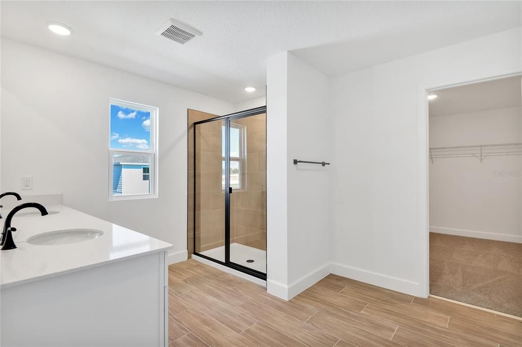 En Venta: $441,999 (5 camas, 3 baños, 3030 Pies cuadrados)