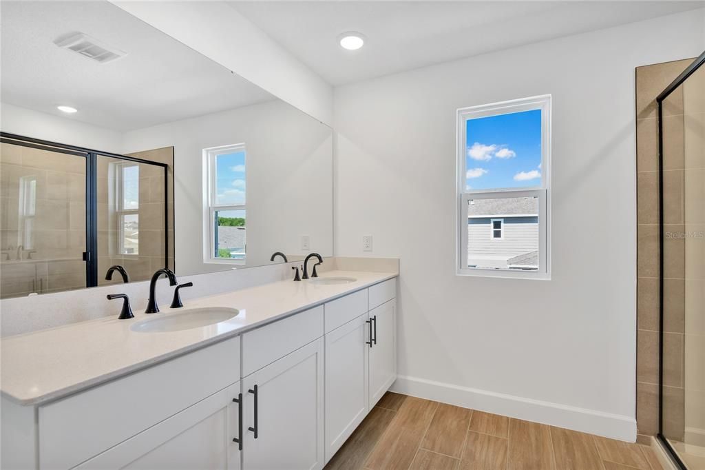 En Venta: $441,999 (5 camas, 3 baños, 3030 Pies cuadrados)