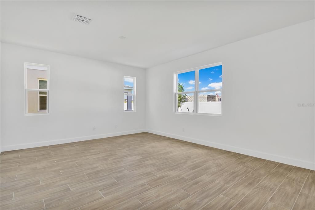 En Venta: $441,999 (5 camas, 3 baños, 3030 Pies cuadrados)