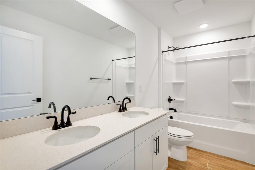 En Venta: $441,999 (5 camas, 3 baños, 3030 Pies cuadrados)