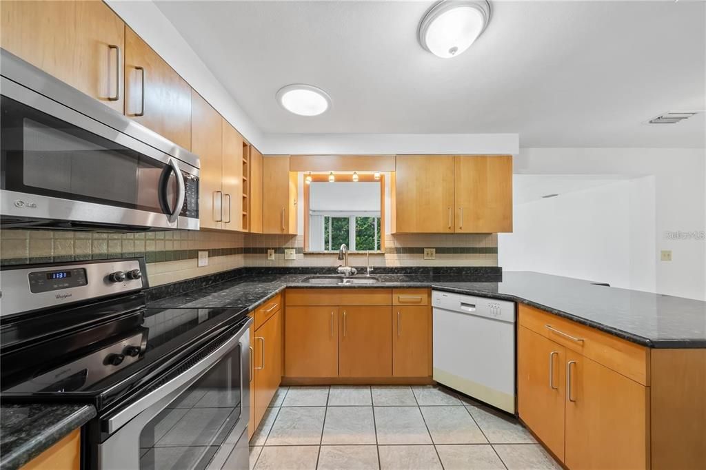 For Rent: $2,800 (3 beds, 2 baths, 1531 Square Feet)