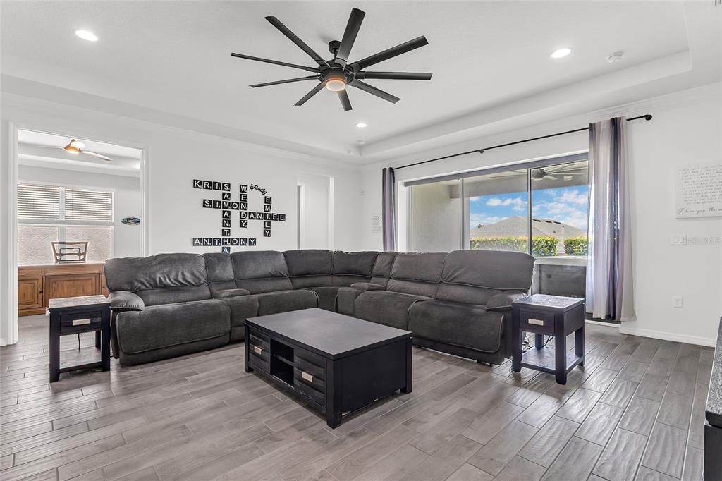 En Venta: $650,000 (4 camas, 4 baños, 2921 Pies cuadrados)