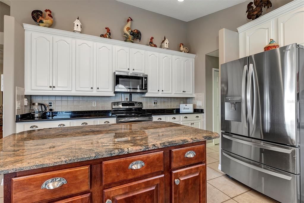 For Sale: $434,900 (3 beds, 2 baths, 2543 Square Feet)