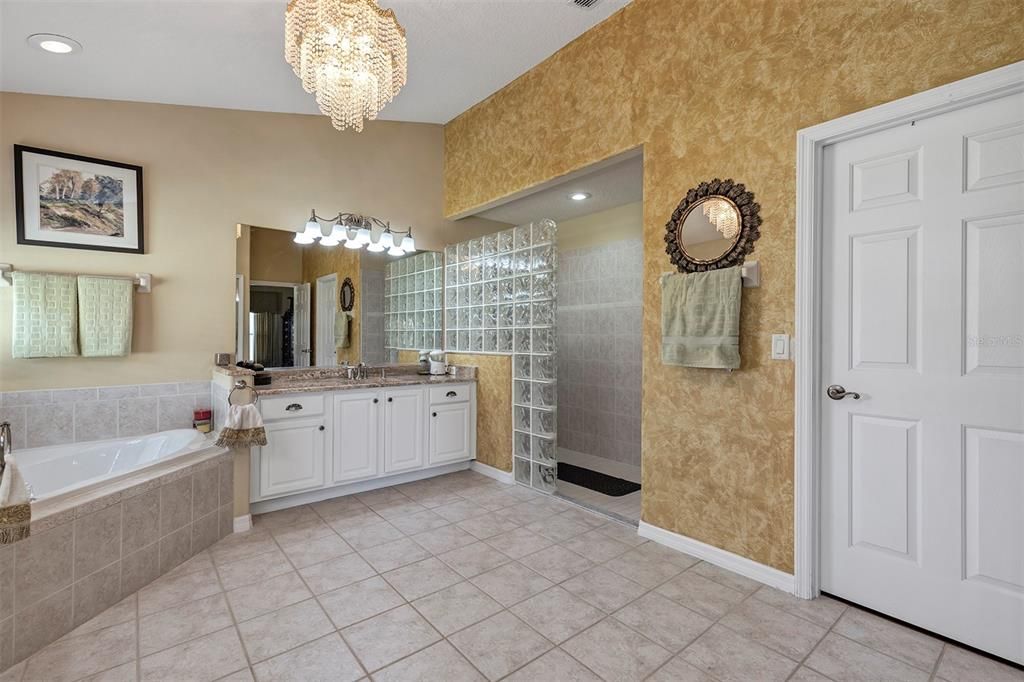 For Sale: $434,900 (3 beds, 2 baths, 2543 Square Feet)