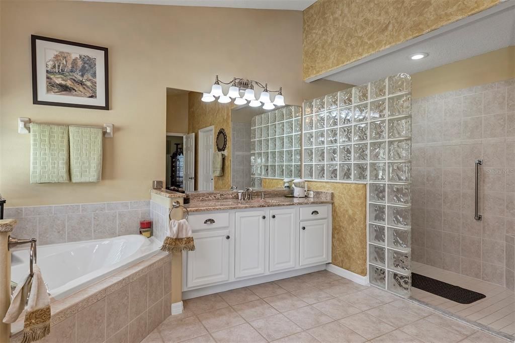 For Sale: $434,900 (3 beds, 2 baths, 2543 Square Feet)