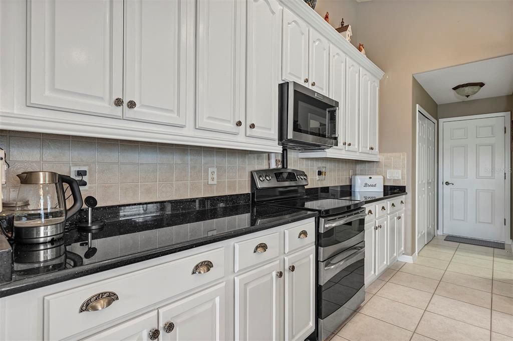 For Sale: $434,900 (3 beds, 2 baths, 2543 Square Feet)