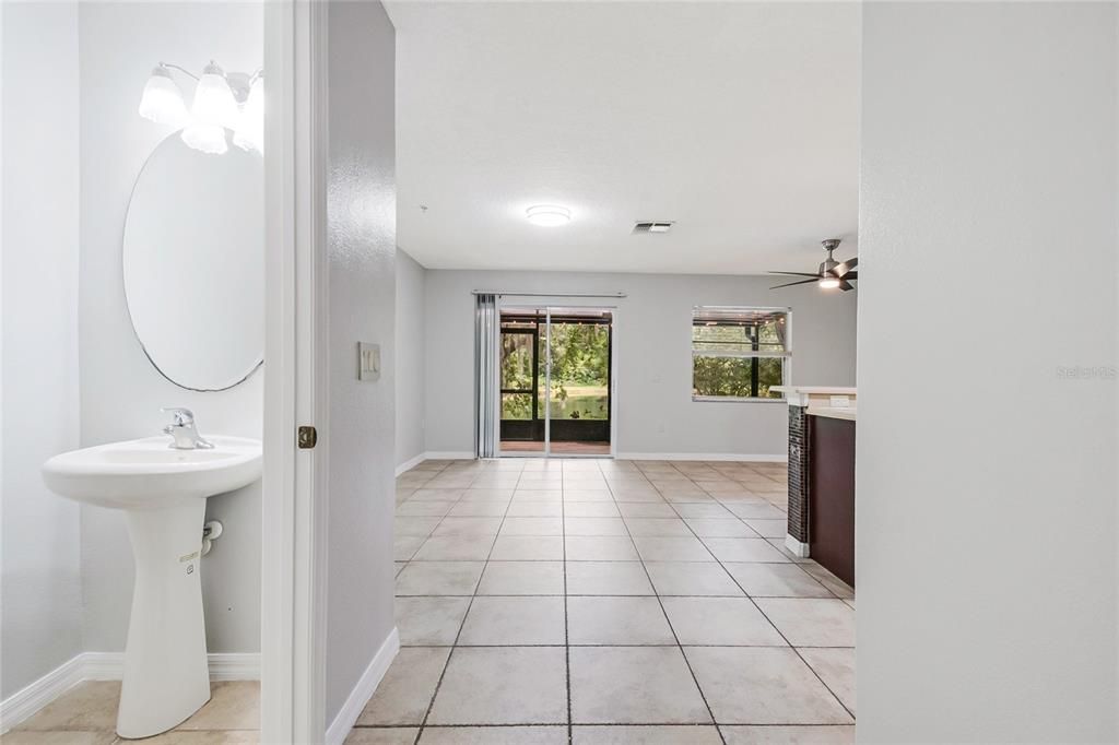For Sale: $294,000 (2 beds, 2 baths, 1275 Square Feet)
