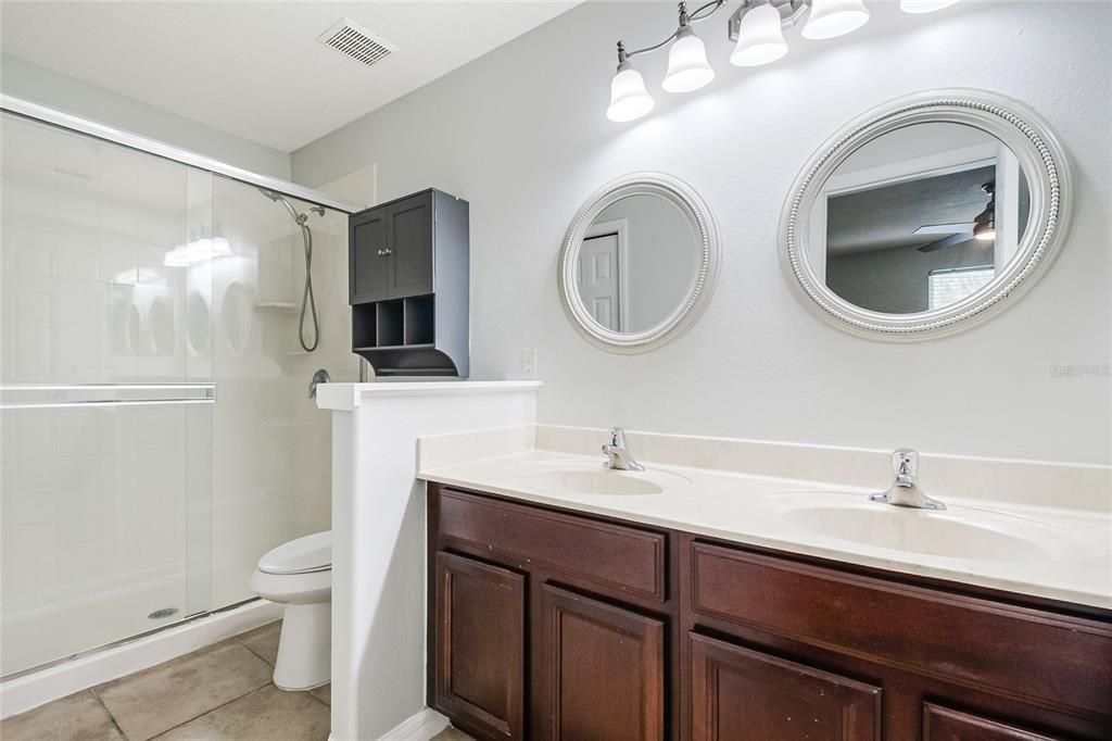 For Sale: $294,000 (2 beds, 2 baths, 1275 Square Feet)