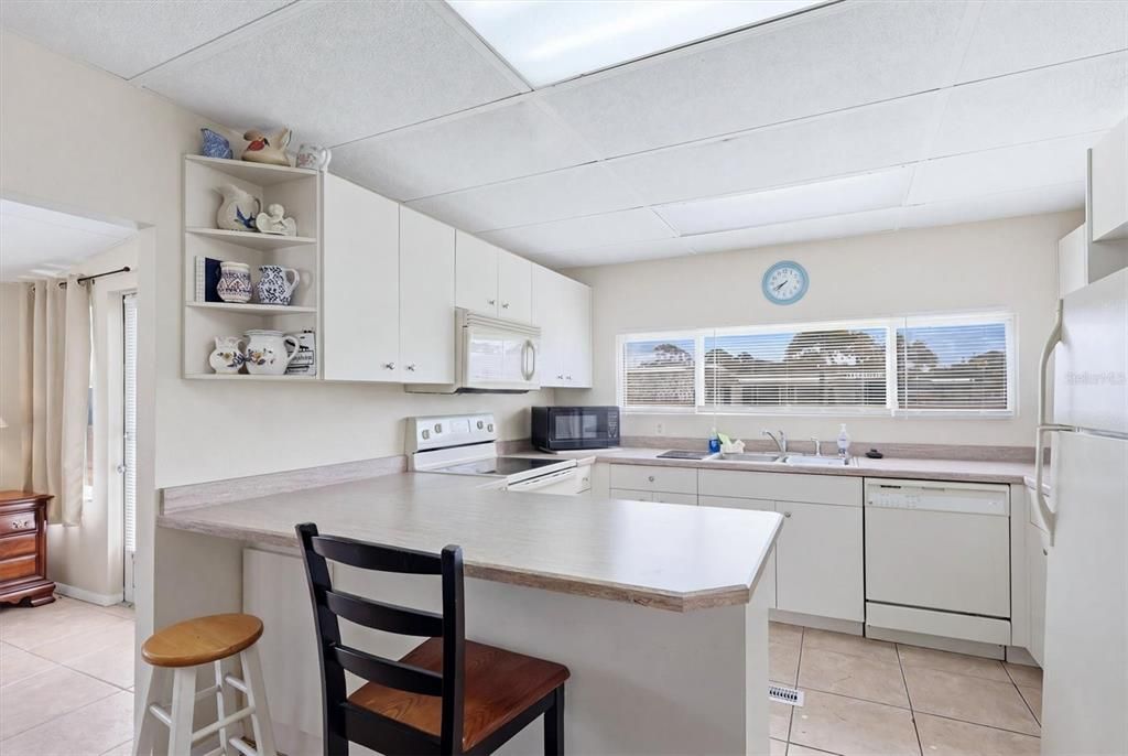 For Sale: $84,900 (2 beds, 1 baths, 684 Square Feet)