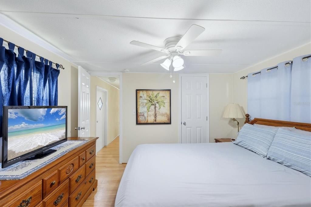For Sale: $84,900 (2 beds, 1 baths, 684 Square Feet)