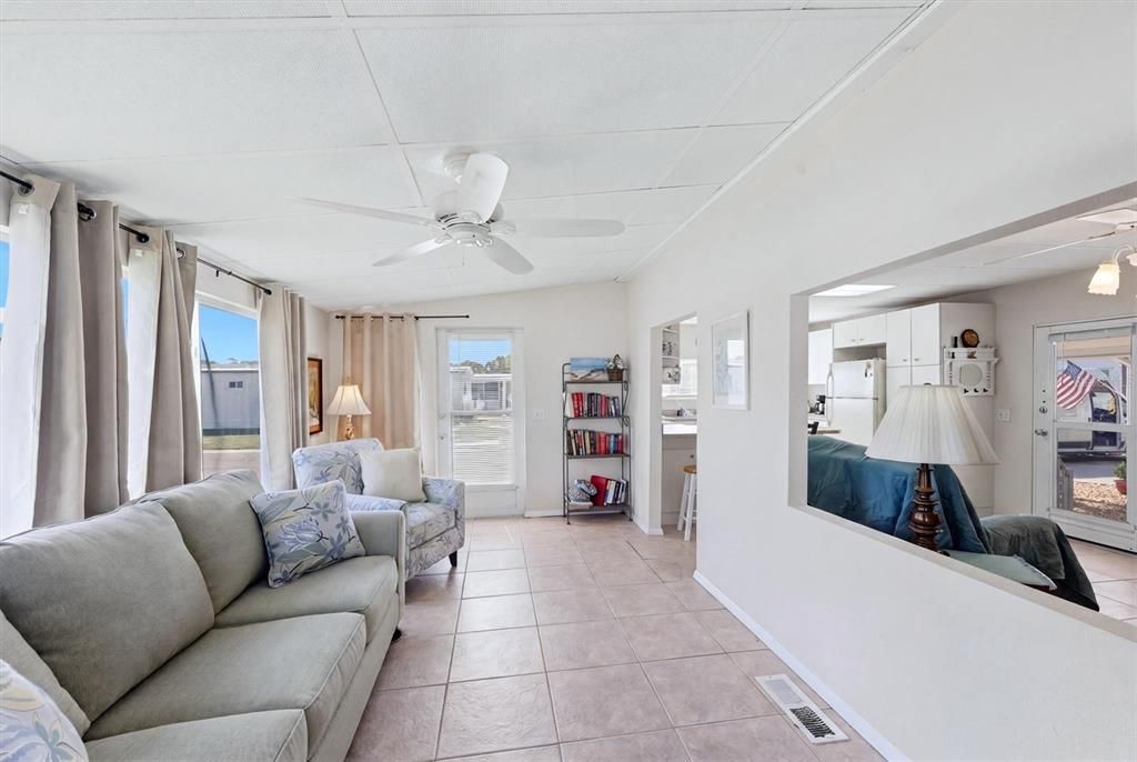 For Sale: $84,900 (2 beds, 1 baths, 684 Square Feet)