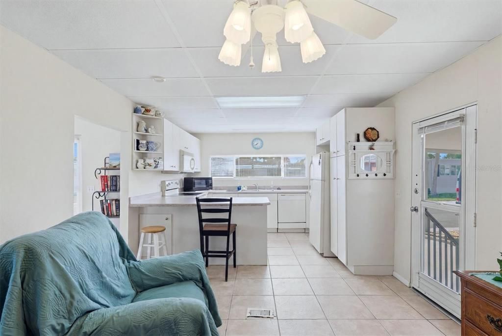 For Sale: $84,900 (2 beds, 1 baths, 684 Square Feet)