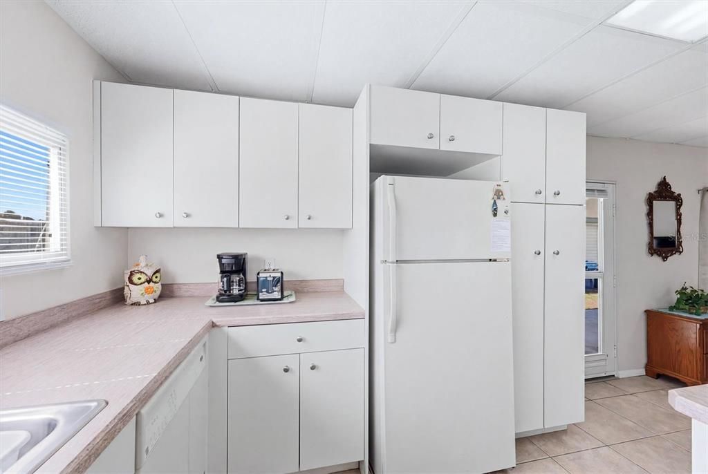For Sale: $84,900 (2 beds, 1 baths, 684 Square Feet)