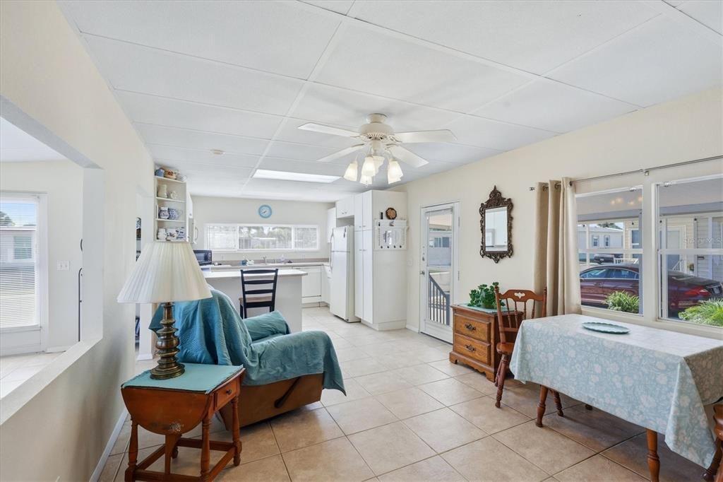 For Sale: $84,900 (2 beds, 1 baths, 684 Square Feet)