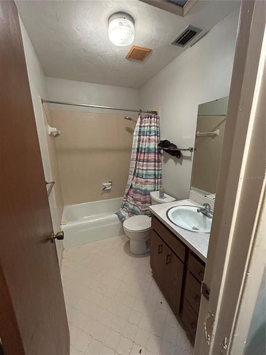 Activo con contrato: $177,000 (3 camas, 2 baños, 1256 Pies cuadrados)