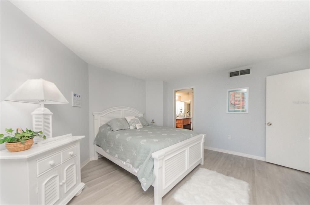 For Rent: $2,900 (2 beds, 2 baths, 1150 Square Feet)