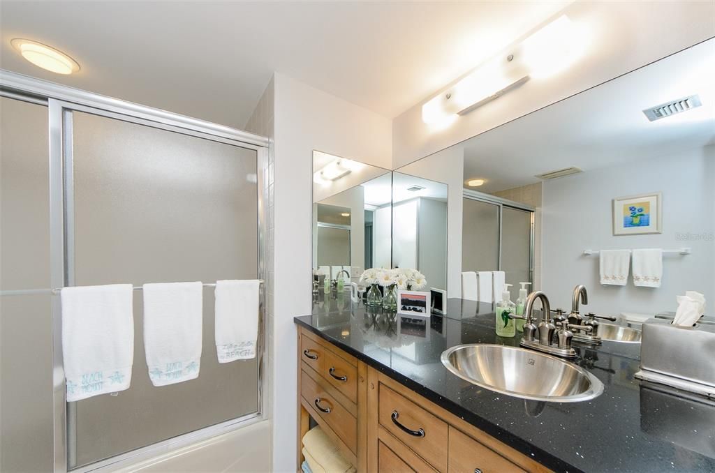 For Rent: $2,900 (2 beds, 2 baths, 1150 Square Feet)
