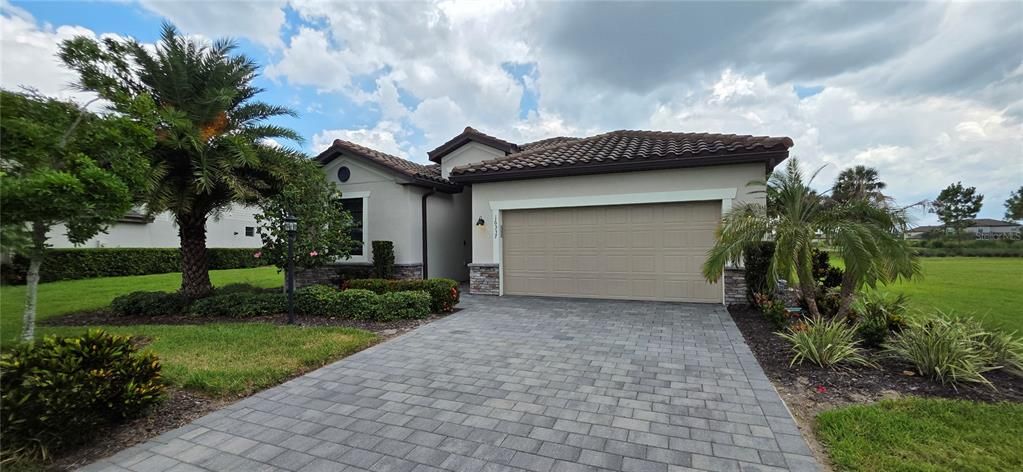 For Sale: $709,999 (4 beds, 3 baths, 2032 Square Feet)