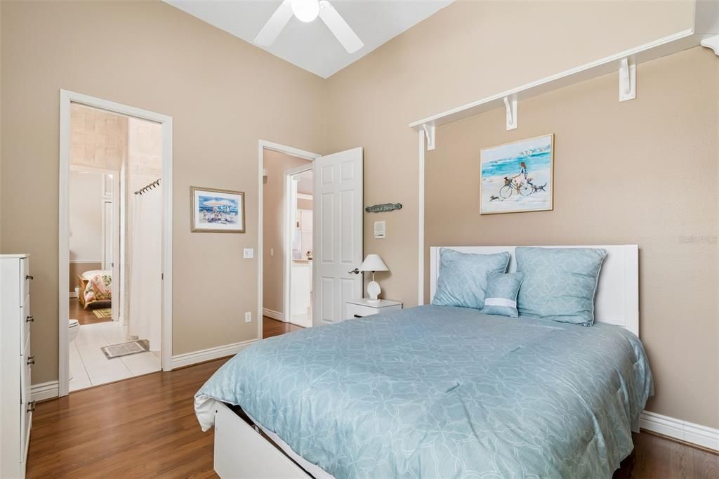 En Venta: $949,900 (4 camas, 3 baños, 3462 Pies cuadrados)