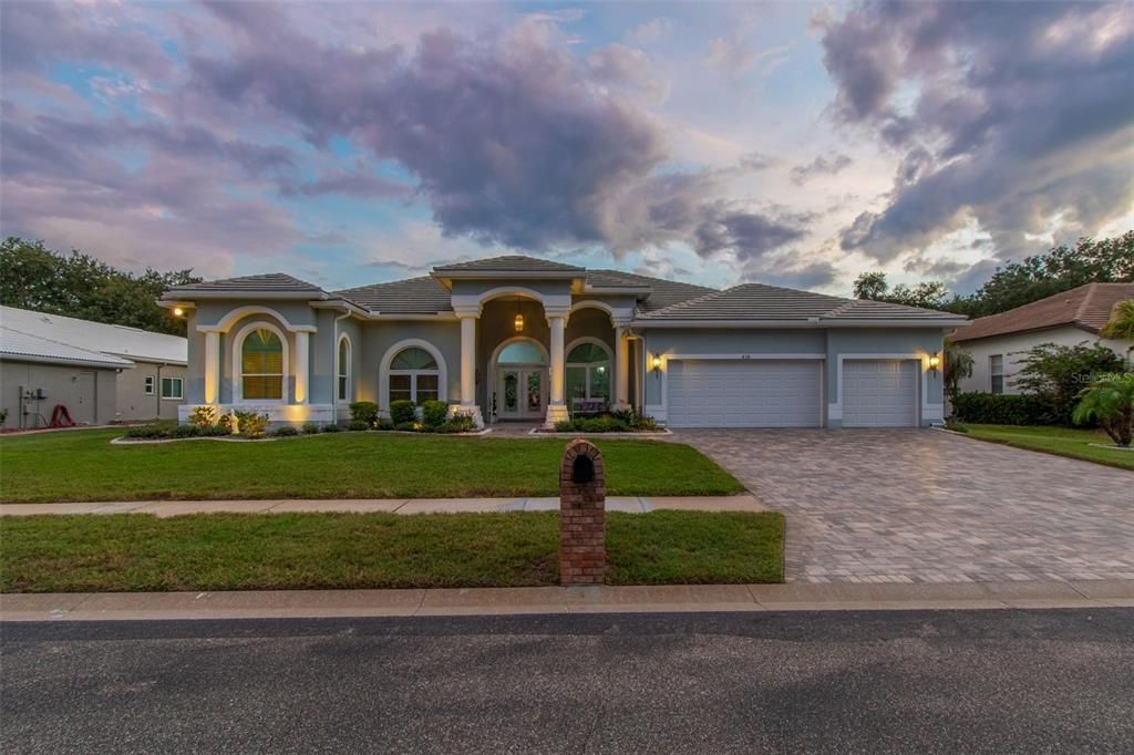 En Venta: $949,900 (4 camas, 3 baños, 3462 Pies cuadrados)