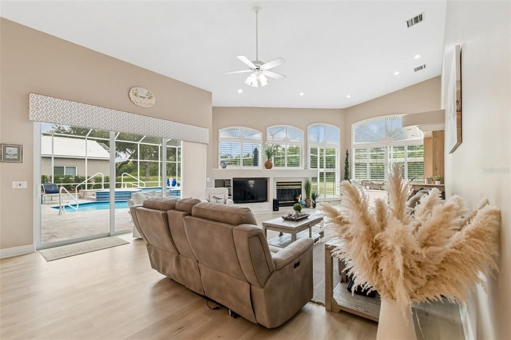 En Venta: $949,900 (4 camas, 3 baños, 3462 Pies cuadrados)