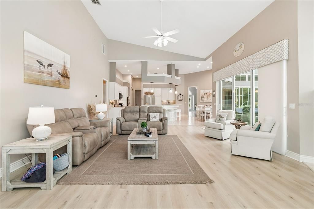 En Venta: $949,900 (4 camas, 3 baños, 3462 Pies cuadrados)