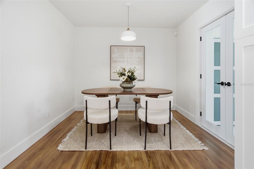 En Venta: $369,000 (3 camas, 2 baños, 1300 Pies cuadrados)