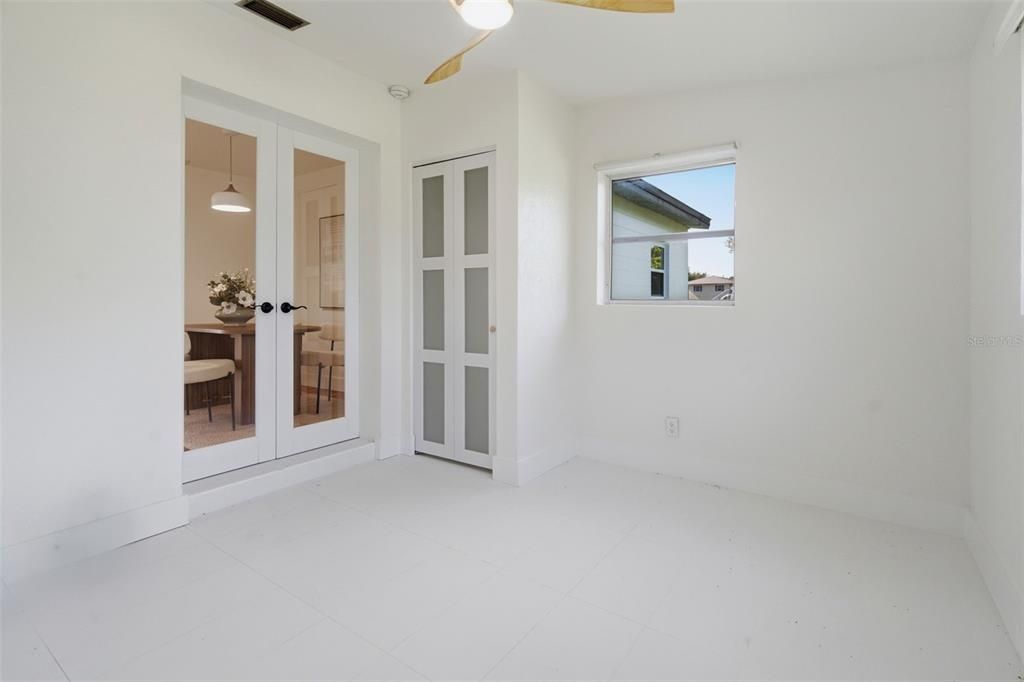 En Venta: $369,000 (3 camas, 2 baños, 1300 Pies cuadrados)