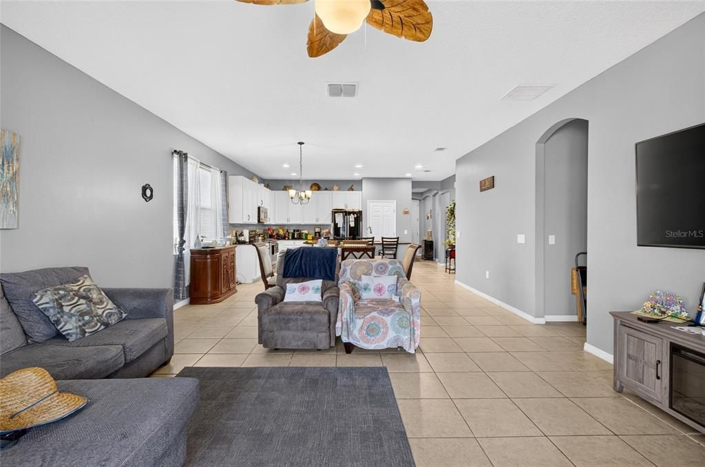 For Sale: $385,000 (3 beds, 2 baths, 2006 Square Feet)