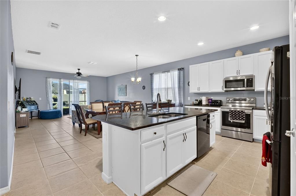 For Sale: $385,000 (3 beds, 2 baths, 2006 Square Feet)