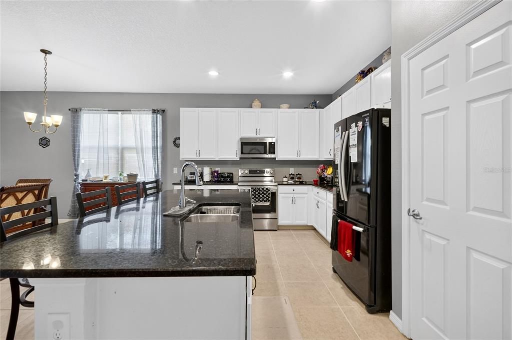 For Sale: $385,000 (3 beds, 2 baths, 2006 Square Feet)