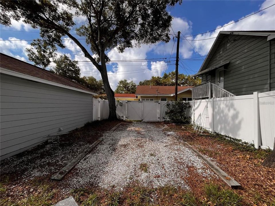 For Rent: $2,900 (2 beds, 1 baths, 1106 Square Feet)