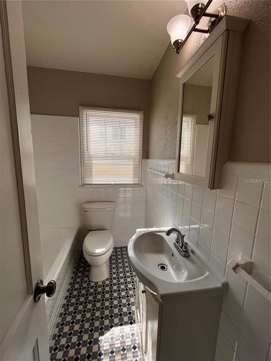 For Rent: $2,900 (2 beds, 1 baths, 1106 Square Feet)