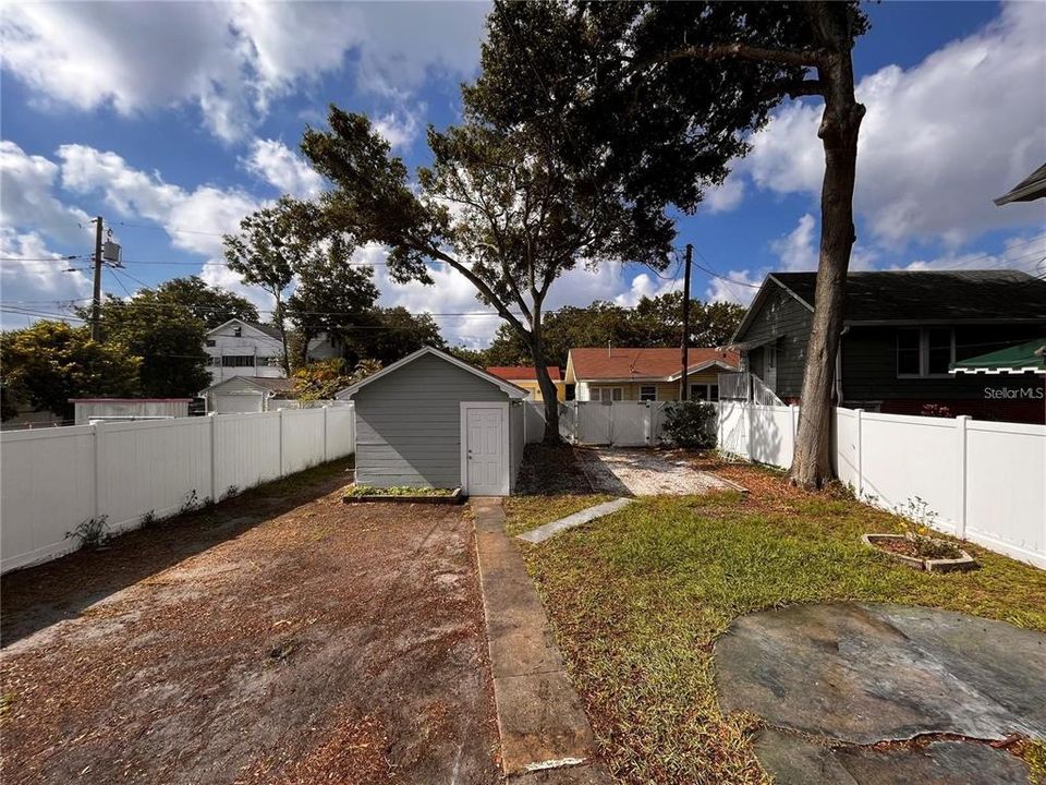For Rent: $2,900 (2 beds, 1 baths, 1106 Square Feet)