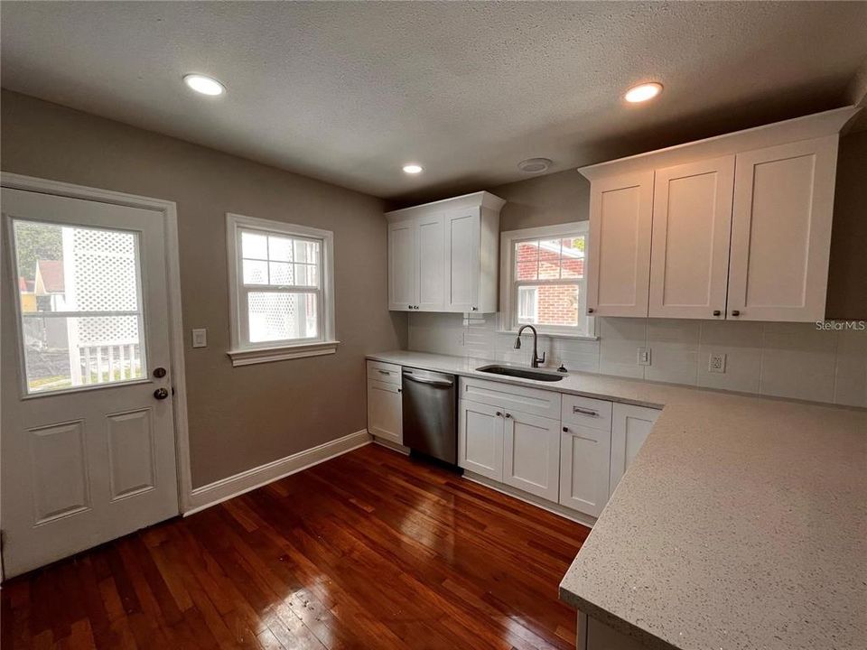 For Rent: $2,900 (2 beds, 1 baths, 1106 Square Feet)