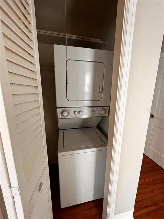 For Rent: $2,900 (2 beds, 1 baths, 1106 Square Feet)