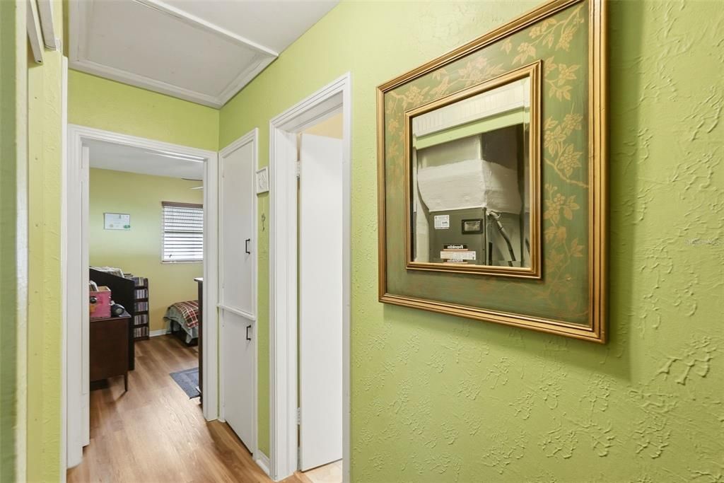На продажу: $295,000 (2 спален, 1 ванн, 834 Квадратных фут)