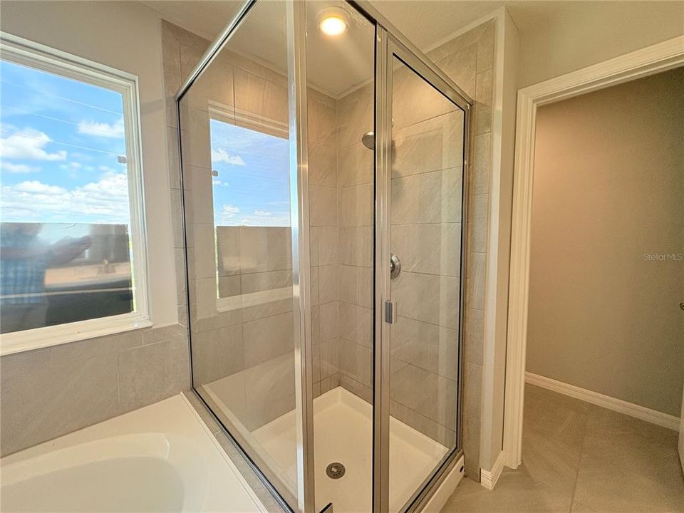 For Rent: $2,100 (3 beds, 3 baths, 2456 Square Feet)