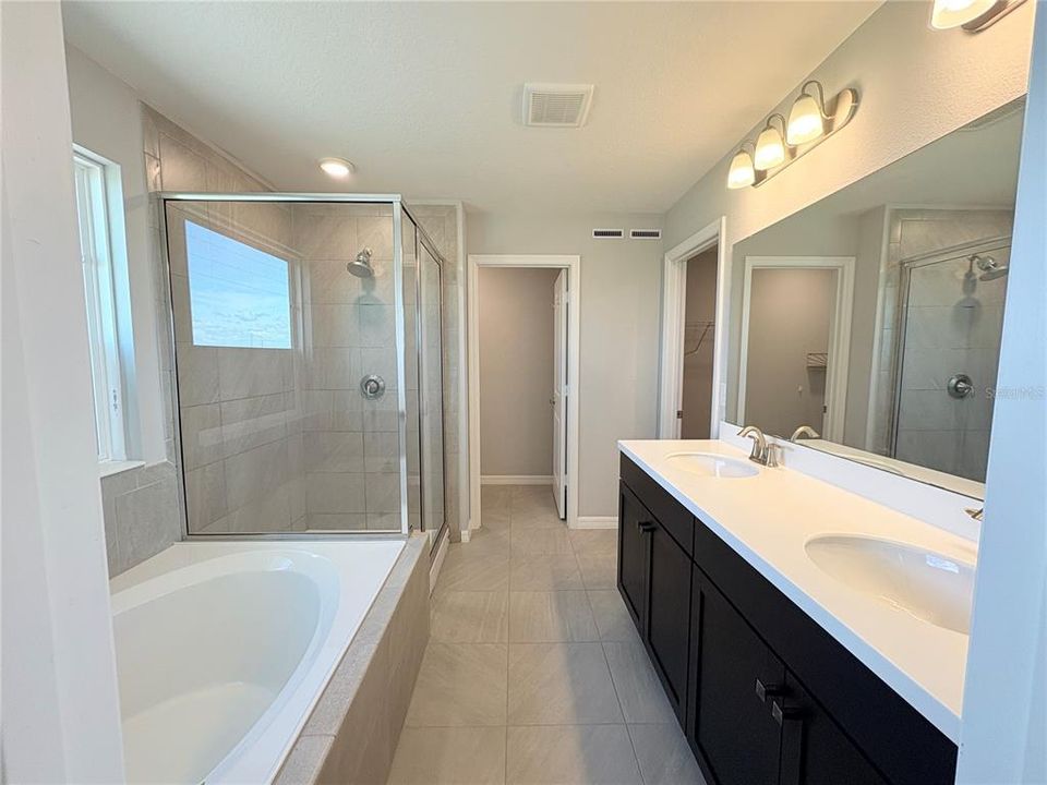 For Rent: $2,100 (3 beds, 3 baths, 2456 Square Feet)