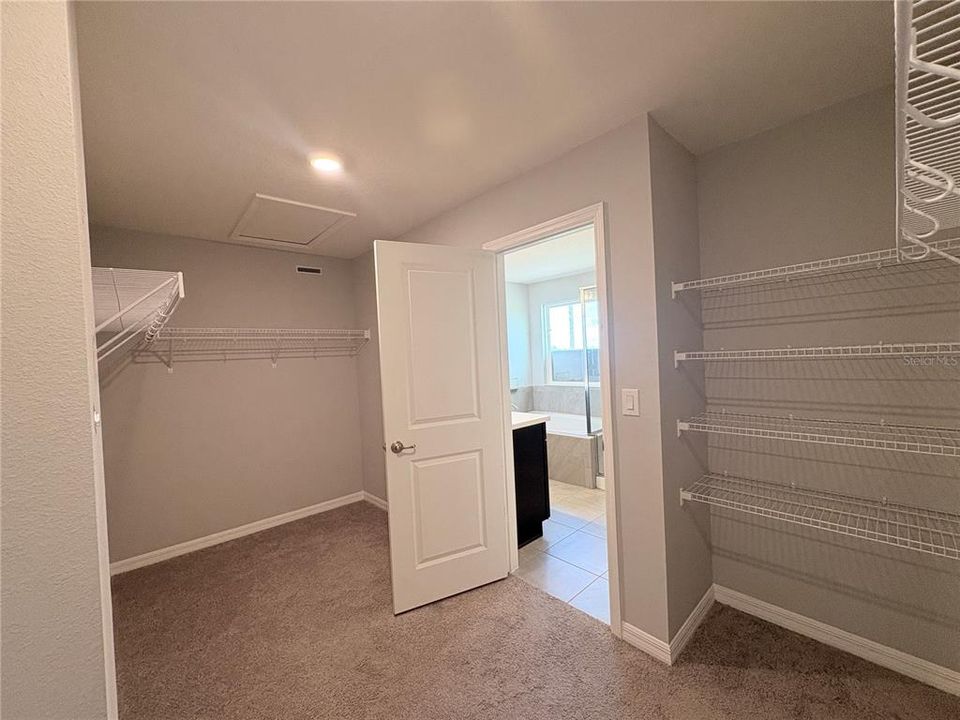 For Rent: $2,100 (3 beds, 3 baths, 2456 Square Feet)