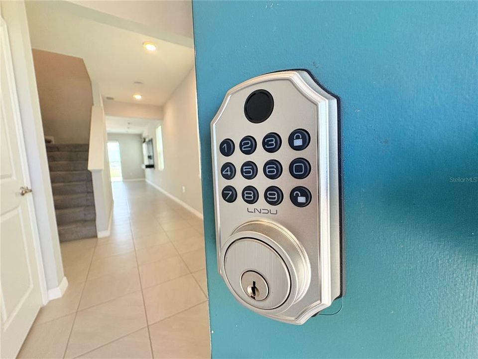 For Rent: $2,100 (3 beds, 3 baths, 2456 Square Feet)
