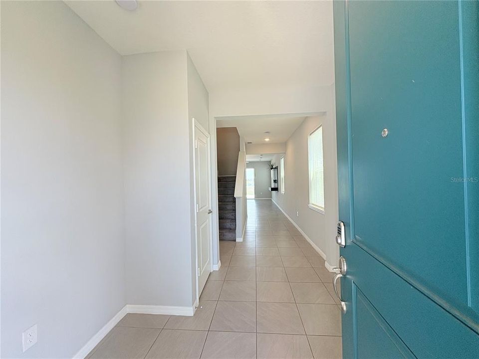 For Rent: $2,100 (3 beds, 3 baths, 2456 Square Feet)