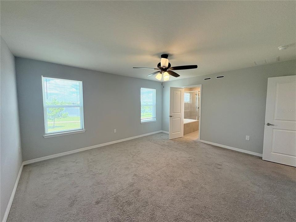 For Rent: $2,100 (3 beds, 3 baths, 2456 Square Feet)