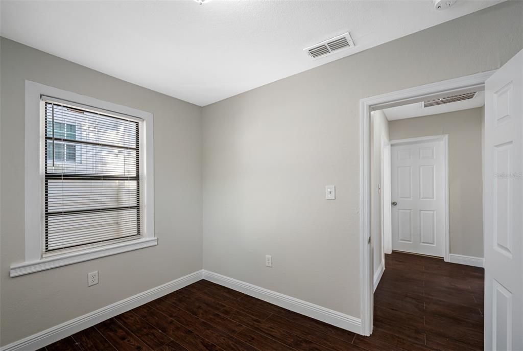 For Sale: $339,000 (3 beds, 1 baths, 902 Square Feet)