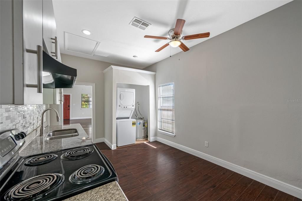 For Sale: $339,000 (3 beds, 1 baths, 902 Square Feet)