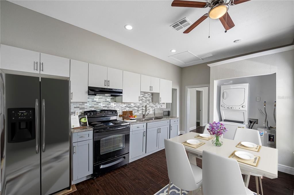 For Sale: $339,000 (3 beds, 1 baths, 902 Square Feet)