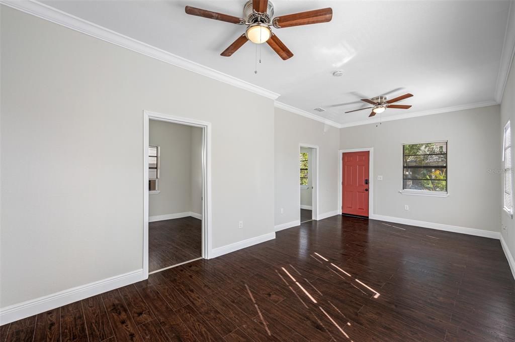 For Sale: $339,000 (3 beds, 1 baths, 902 Square Feet)