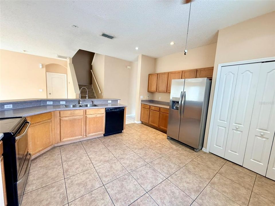 В аренду: $2,695 (4 спален, 3 ванн, 2480 Квадратных фут)